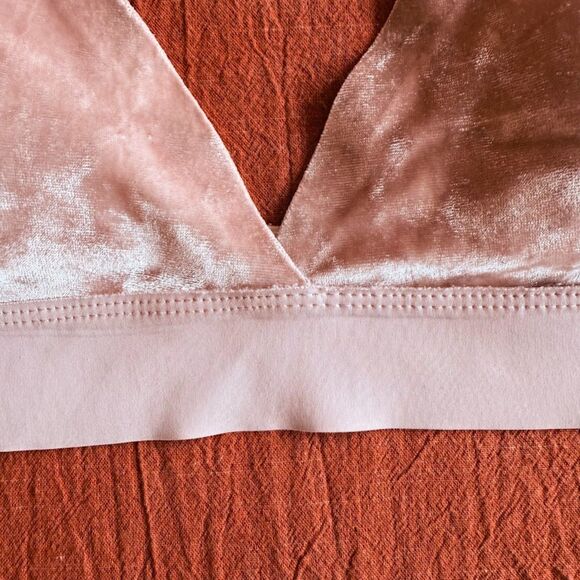 Crushed Velvet Triangle Bralette with Crossover Strap Back in Baby Pink size M - Picture 3 of 9